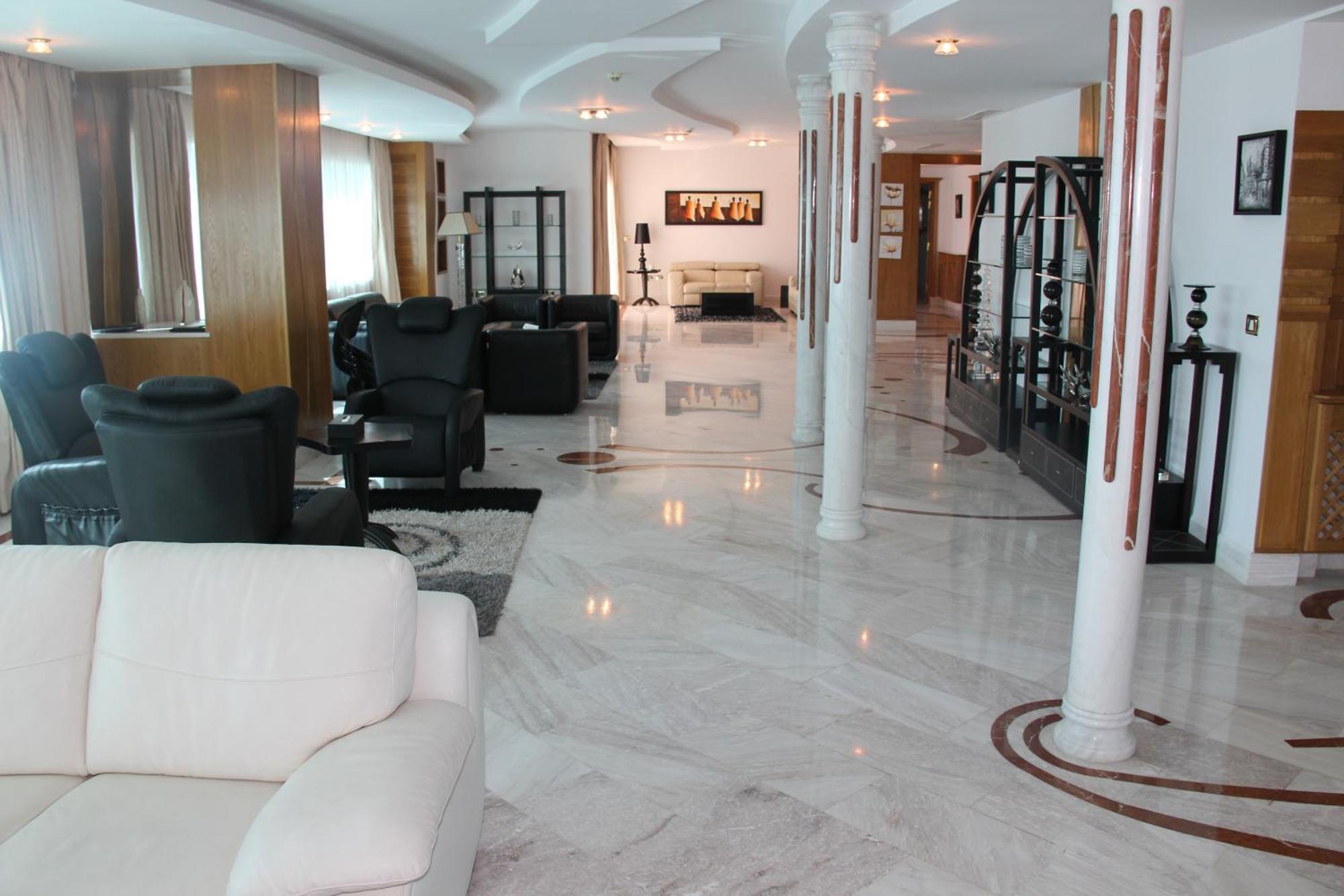 The Penthouse Suites Hotel Ariana Bagian luar foto
