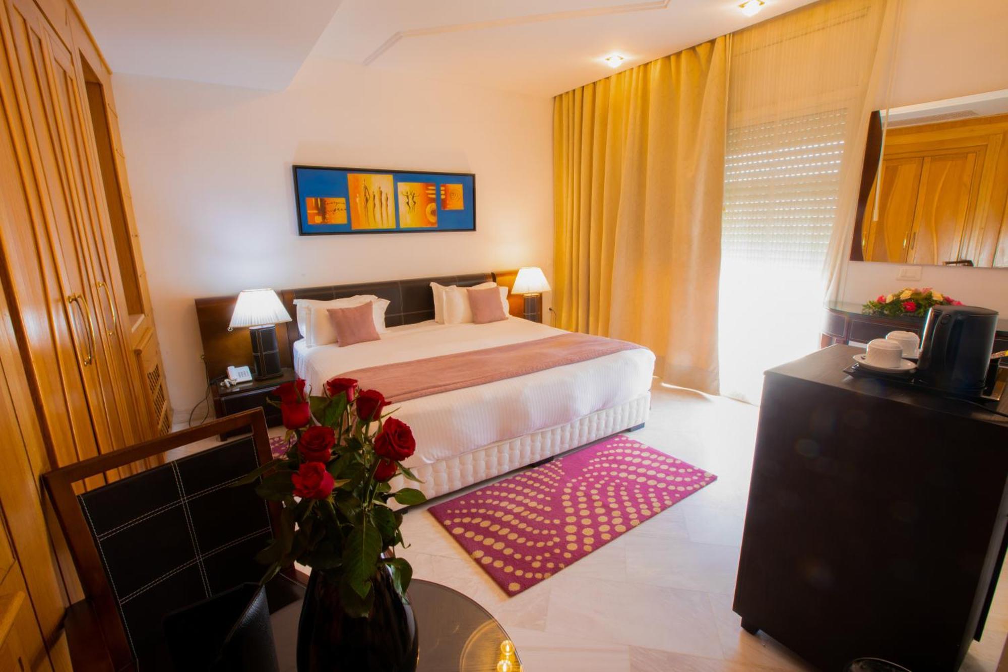 The Penthouse Suites Hotel Ariana Bagian luar foto