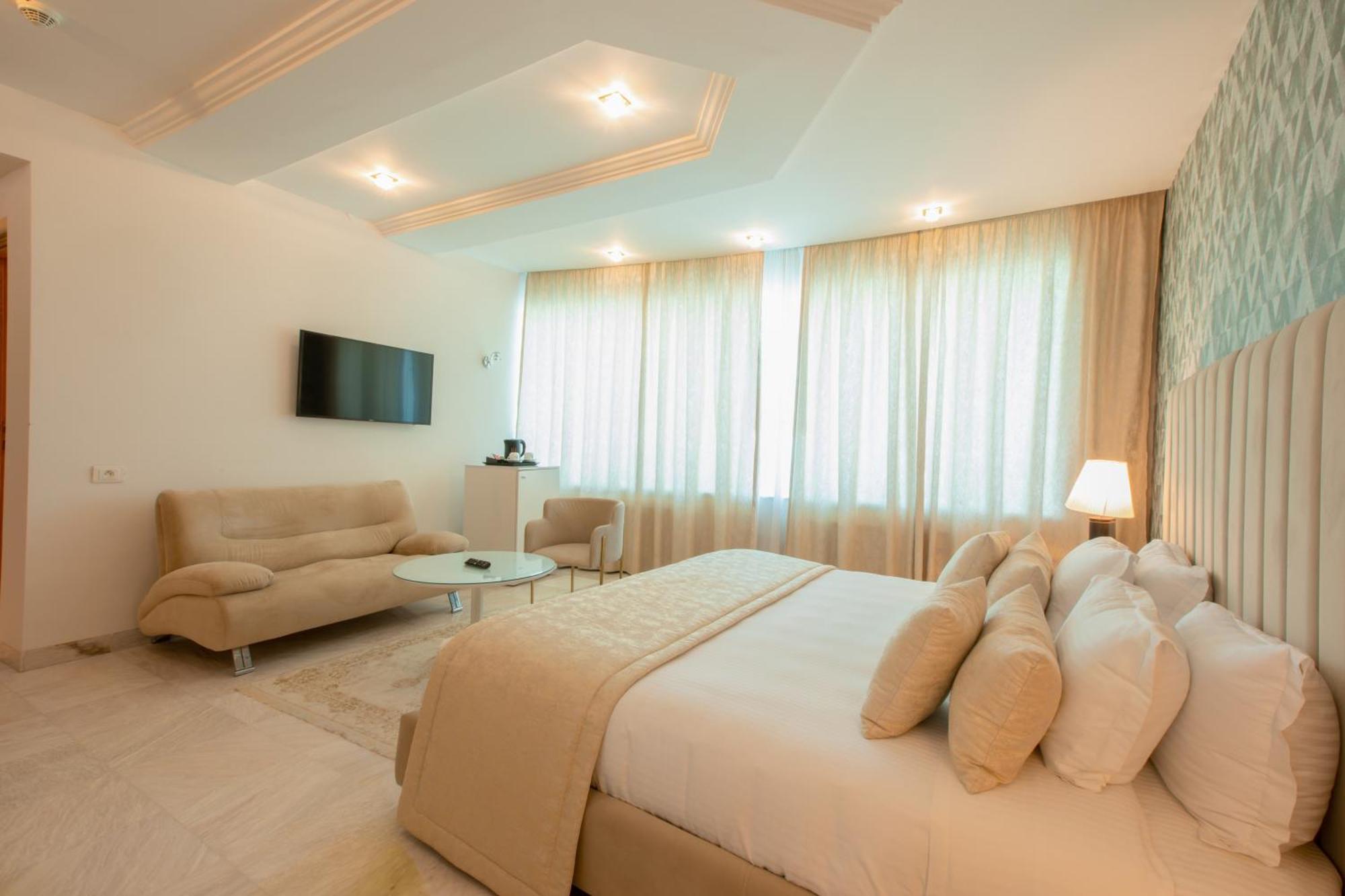 The Penthouse Suites Hotel Ariana Bagian luar foto